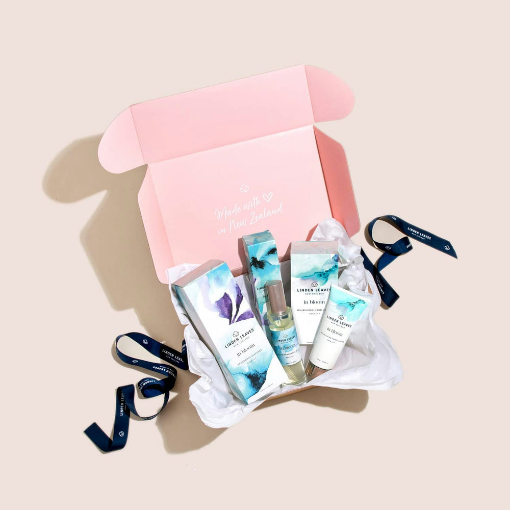 Linden Leaves Aqua Lily Gift Box